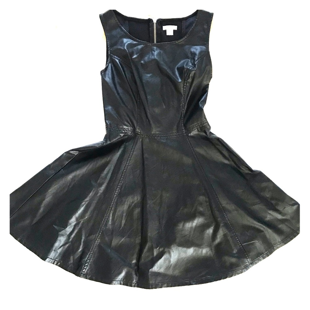 ✂️ Faux leather sleeveless skater dress